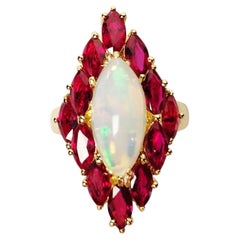 Bague en opale et rubis sertie dans une monture en or 18 carats