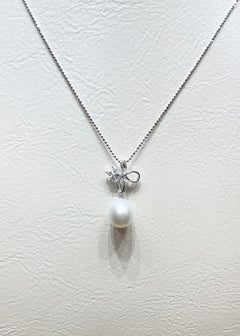South Sea Pearl with Diamond Pendant set in 18K White Gold Settings