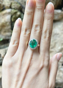 Emerald with Diamond Ring set in 18K Gold Settings