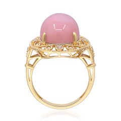 Gin and Grace – Ring aus 14-karätigem Gelbgold mit einem rosa Opal im Ovalschliff