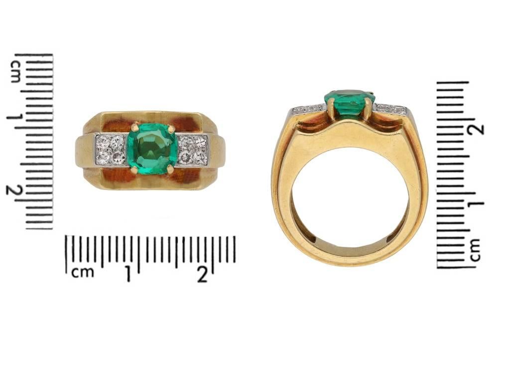 Chaumet Emerald and Diamond Dress Ring, French, circa 1940 In Good Condition For Sale In London, GB