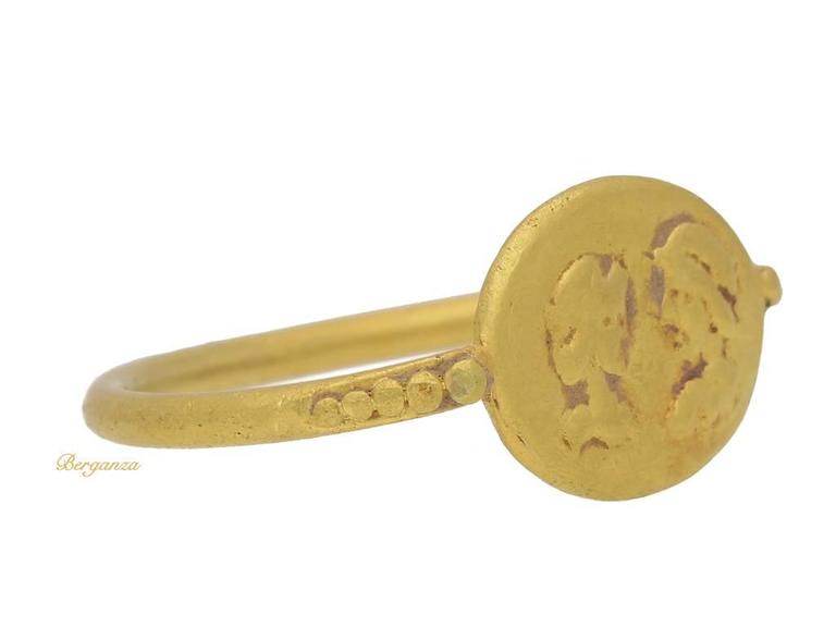 Museum quality Ancient Roman  gold marriage ring  circa 1st 