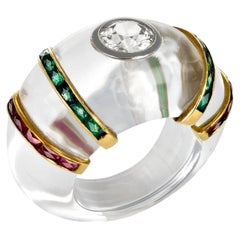 Anillo vintage de René Boivin con diamantes, esmeraldas y rubíes engastados en cristal de roca, de alrededor de 1950.