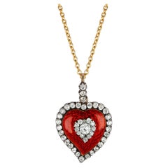 Anhänger in Form eines Herzens aus Guilloché-Emaille und Diamanten, spätes 19. Jahrhundert.