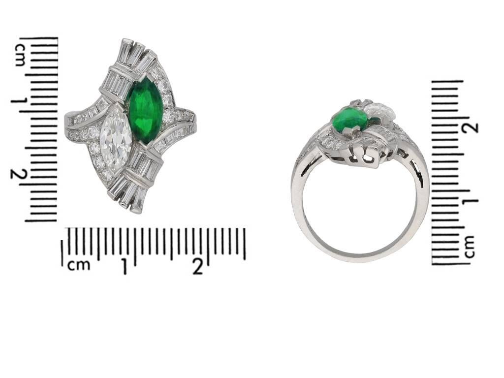 J. E. Caldwell emerald and diamond cocktail ring, American, circa 1940. In Good Condition For Sale In London, GB