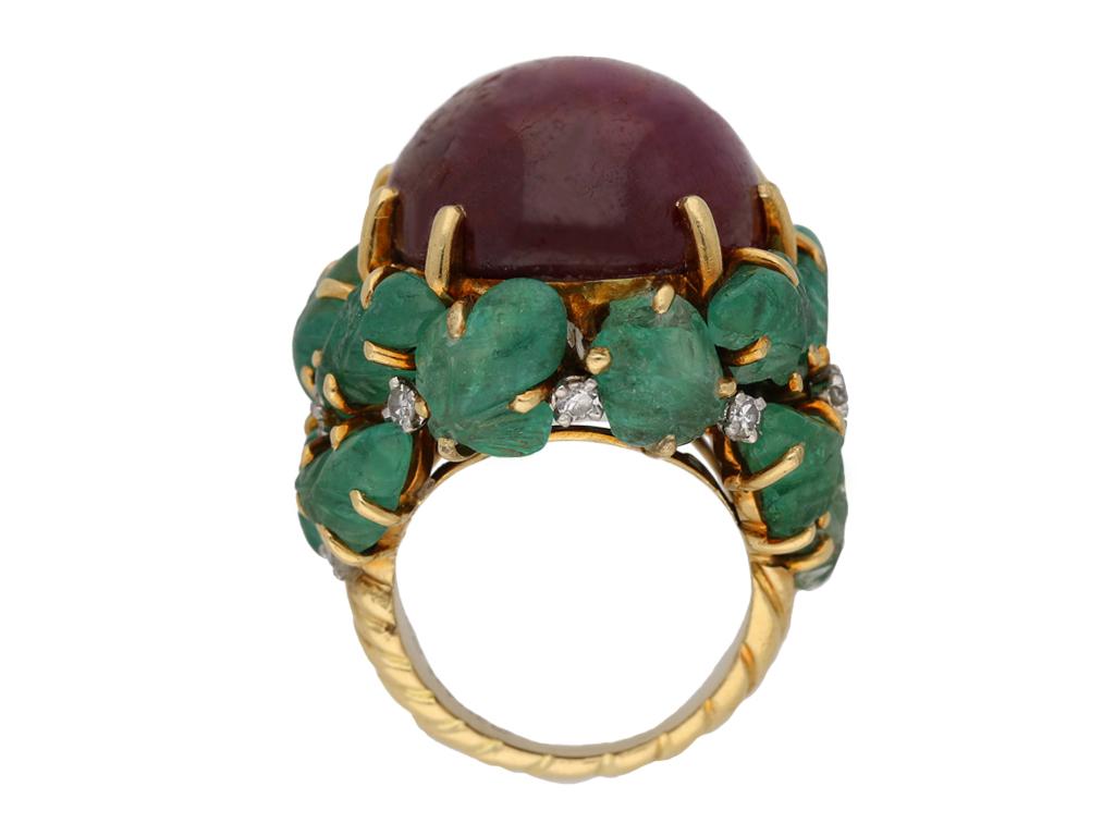 Marchak Natural Unenhanced Star Ruby Carved Emerald and Diamond Ring In Good Condition For Sale In London, GB