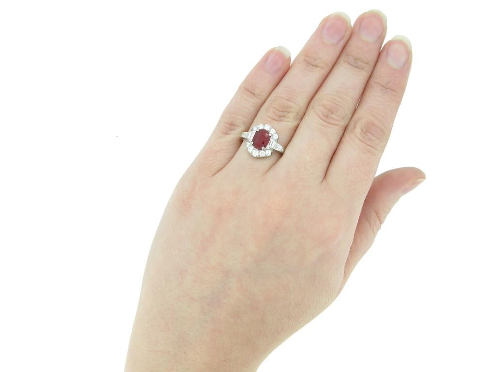 Art Deco Ring mit natürlichem, ungeschliffenem burmesischem Rubin und Diamant Damen im Angebot