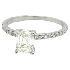 Bague de fiançailles en or blanc 18 carats avec diamant taille émeraude de 1,29 carat