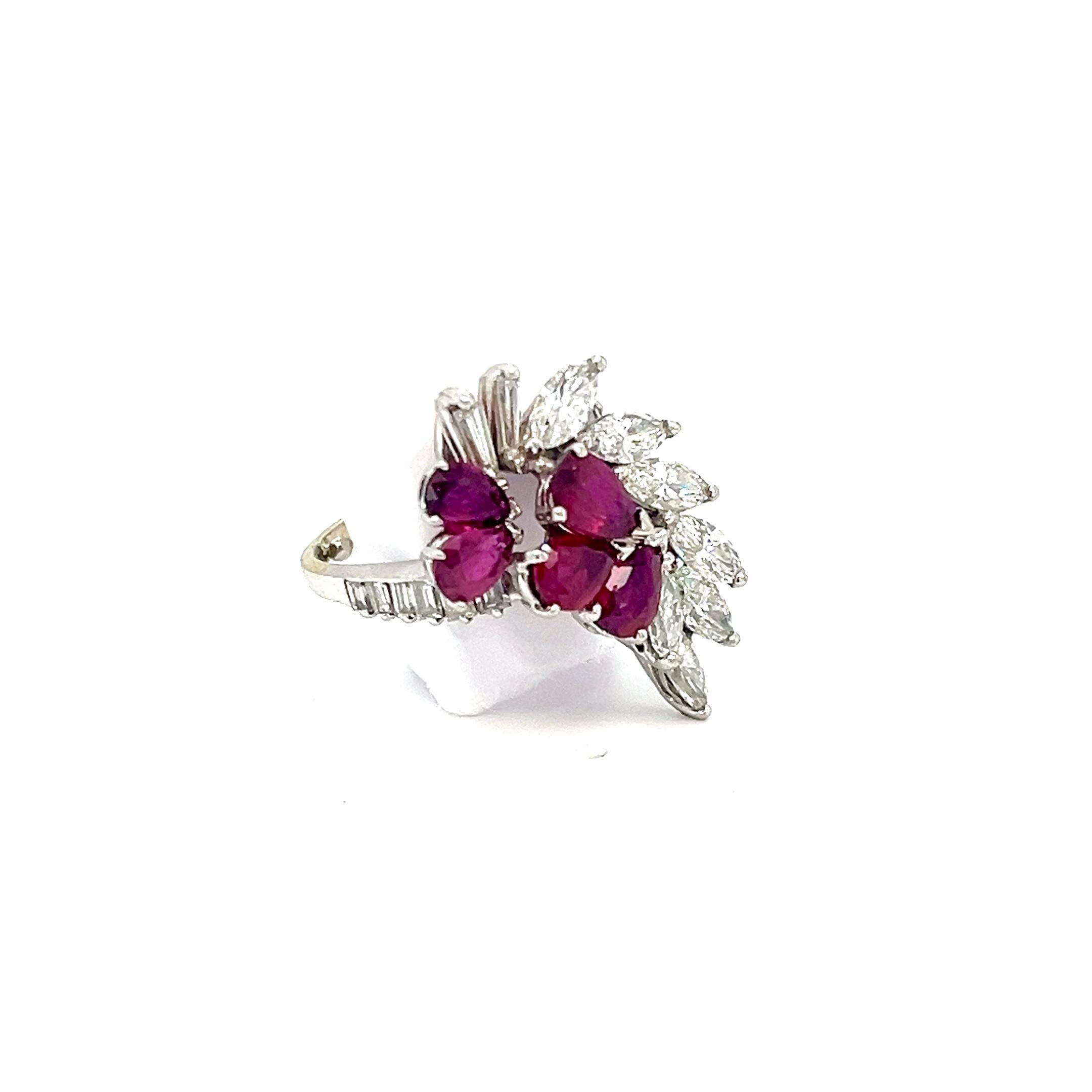 Vintage 1970s Rubin & Diamant Cluster 18kt Gold Ring im Zustand „Gut“ im Angebot in Miami, FL