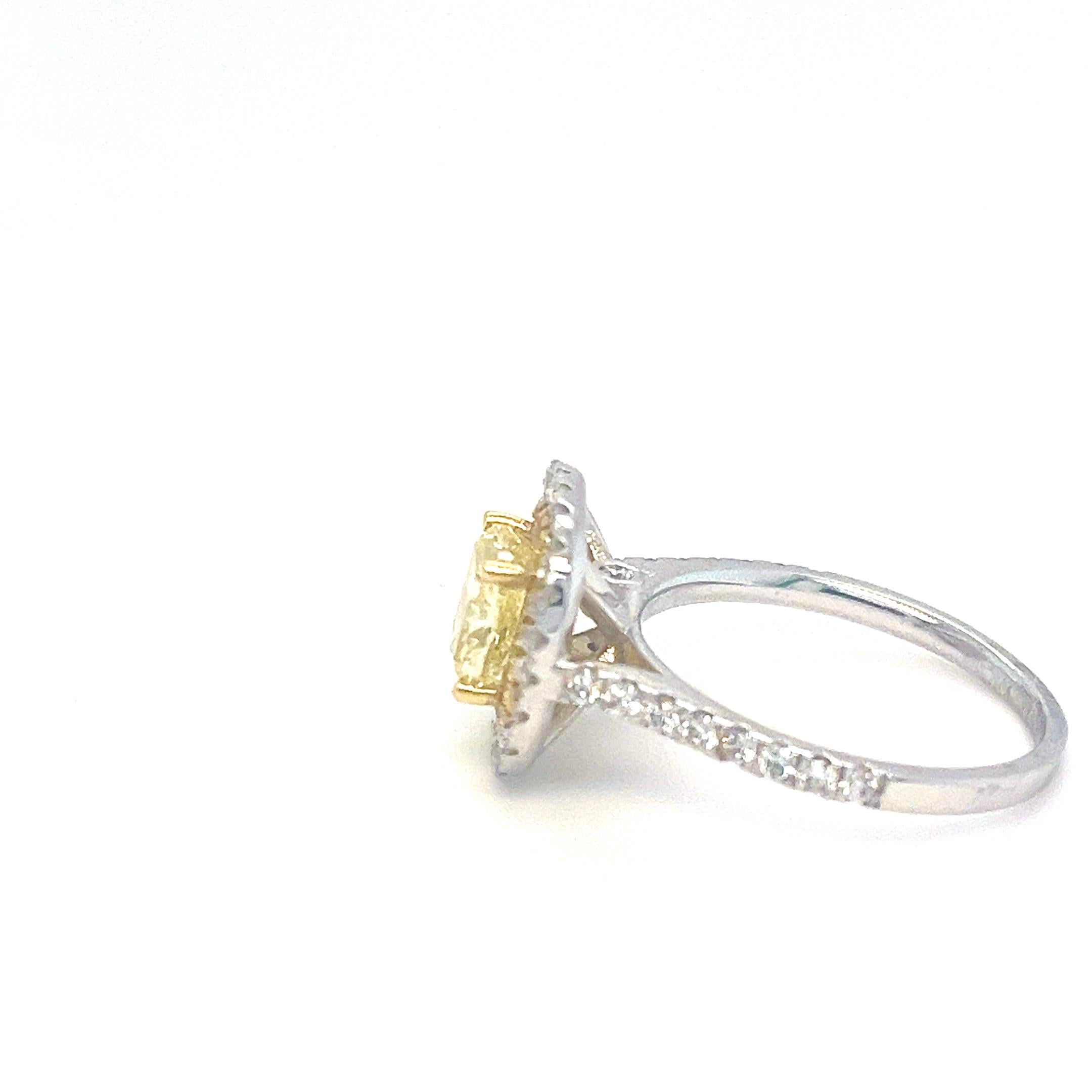 Taglio brillante Anello con diamanti naturali gialli e bianchi in oro 18kt, 2,30 carati tw. in vendita