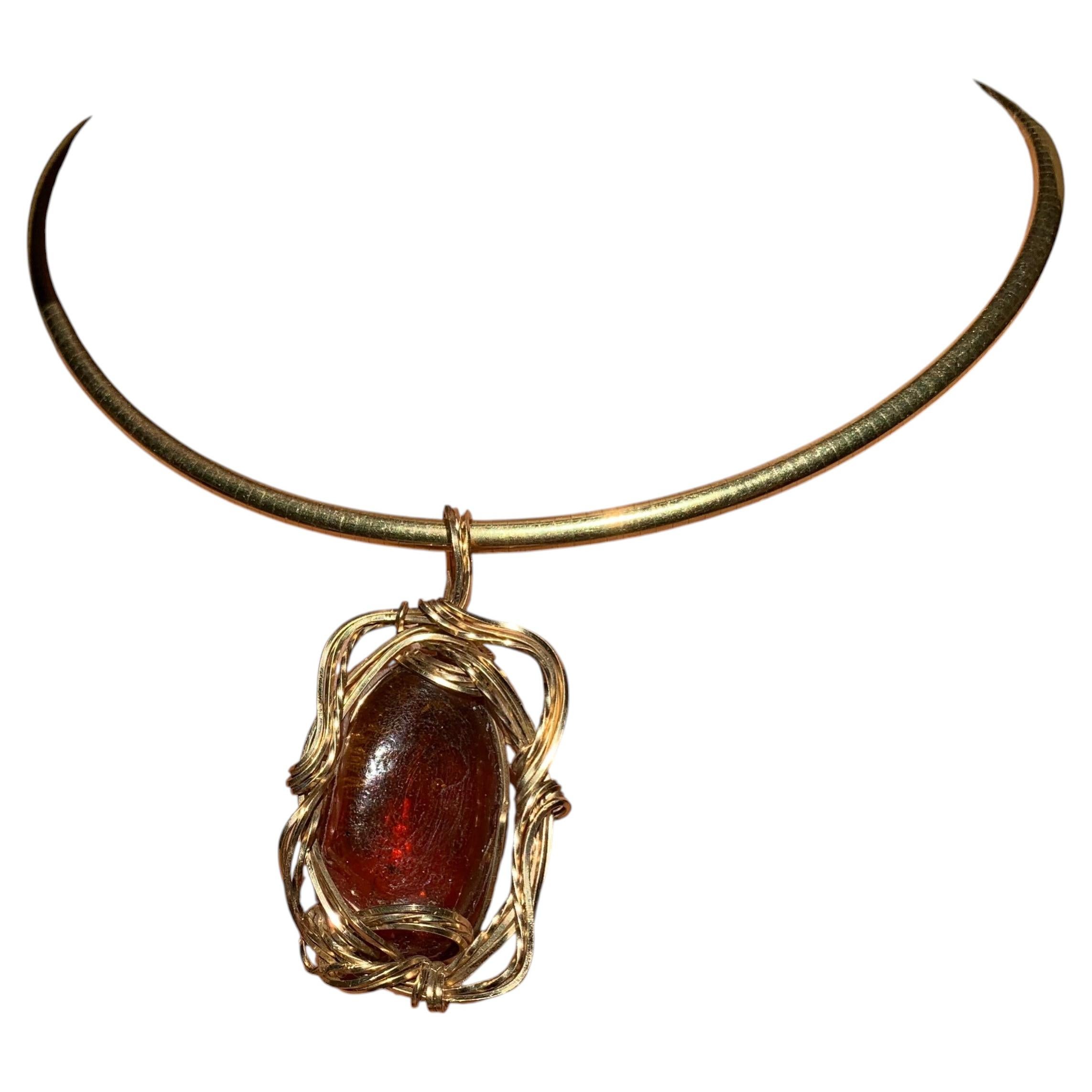 Ciondolo grande in ambra di miele naturale e oro 14K, artigianato del XX secolo