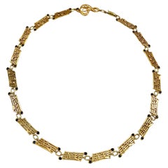 Collana con bilancia musicale in oro giallo 18 carati con diamante e zaffiro in stile Art Deco
