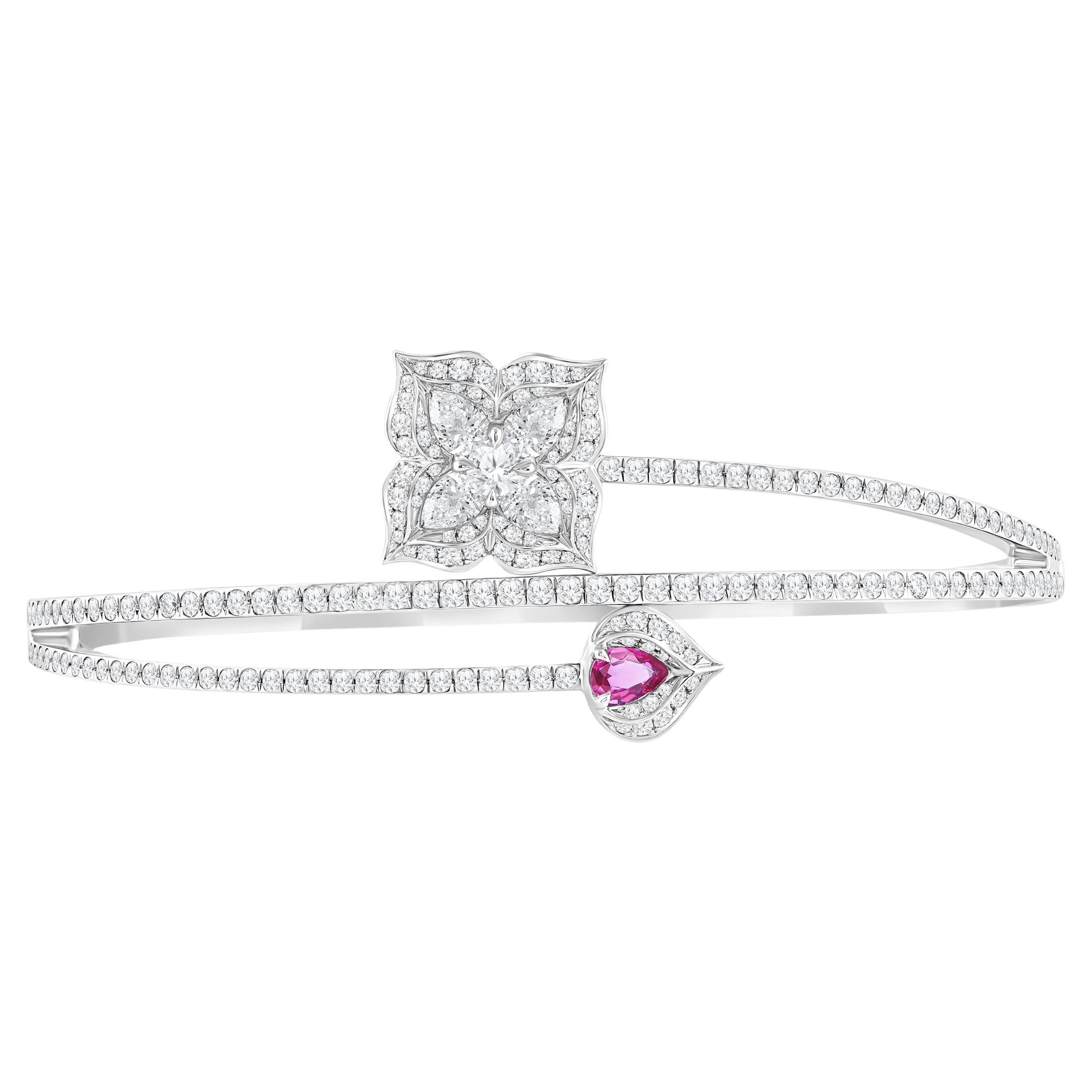 HARAKH Brazalete Remolino Mandala de Diamantes Incoloros y Rubíes de 2 1/2 CT en Oro de 18 KT en venta