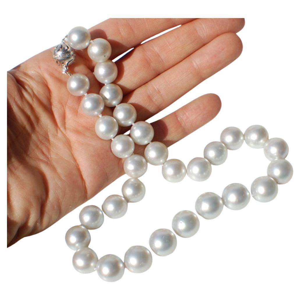 South Sea White Pearl Strand Necklace Luminous Quality 104.70 Grams For Sale