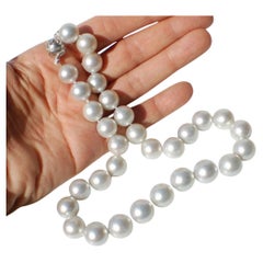 Collier de perles blanches des mers du Sud de qualité lumineuse 104,70 grammes