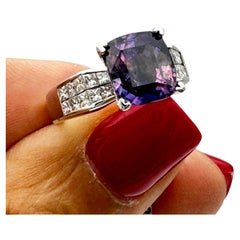 Anillo de diamantes invisibles de zafiro púrpura de Sri Lanka de 18 quilates y 3,95 ct