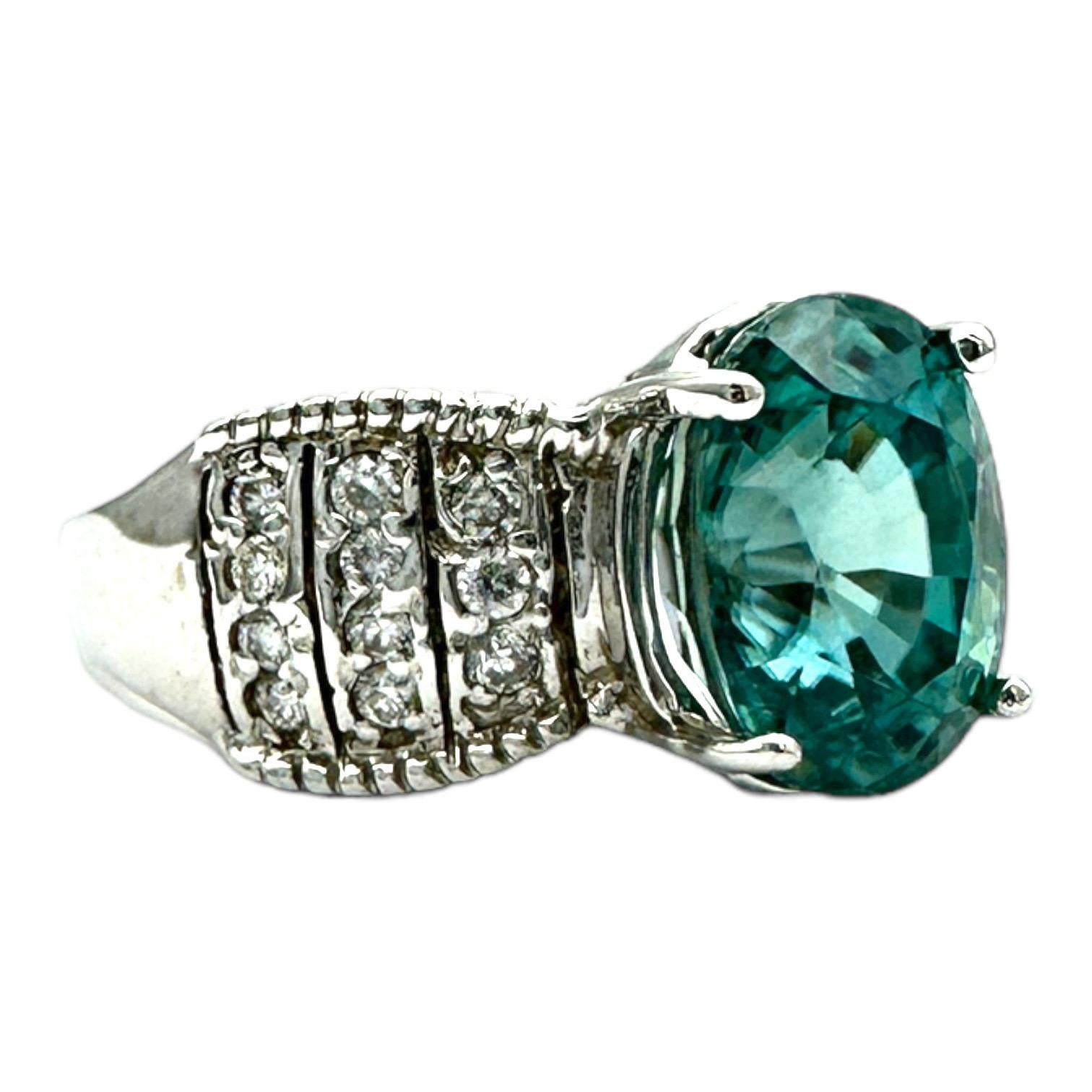 Contemporaneo Anello con tormalina Paraiba in oro bianco 14K e diamanti in vendita