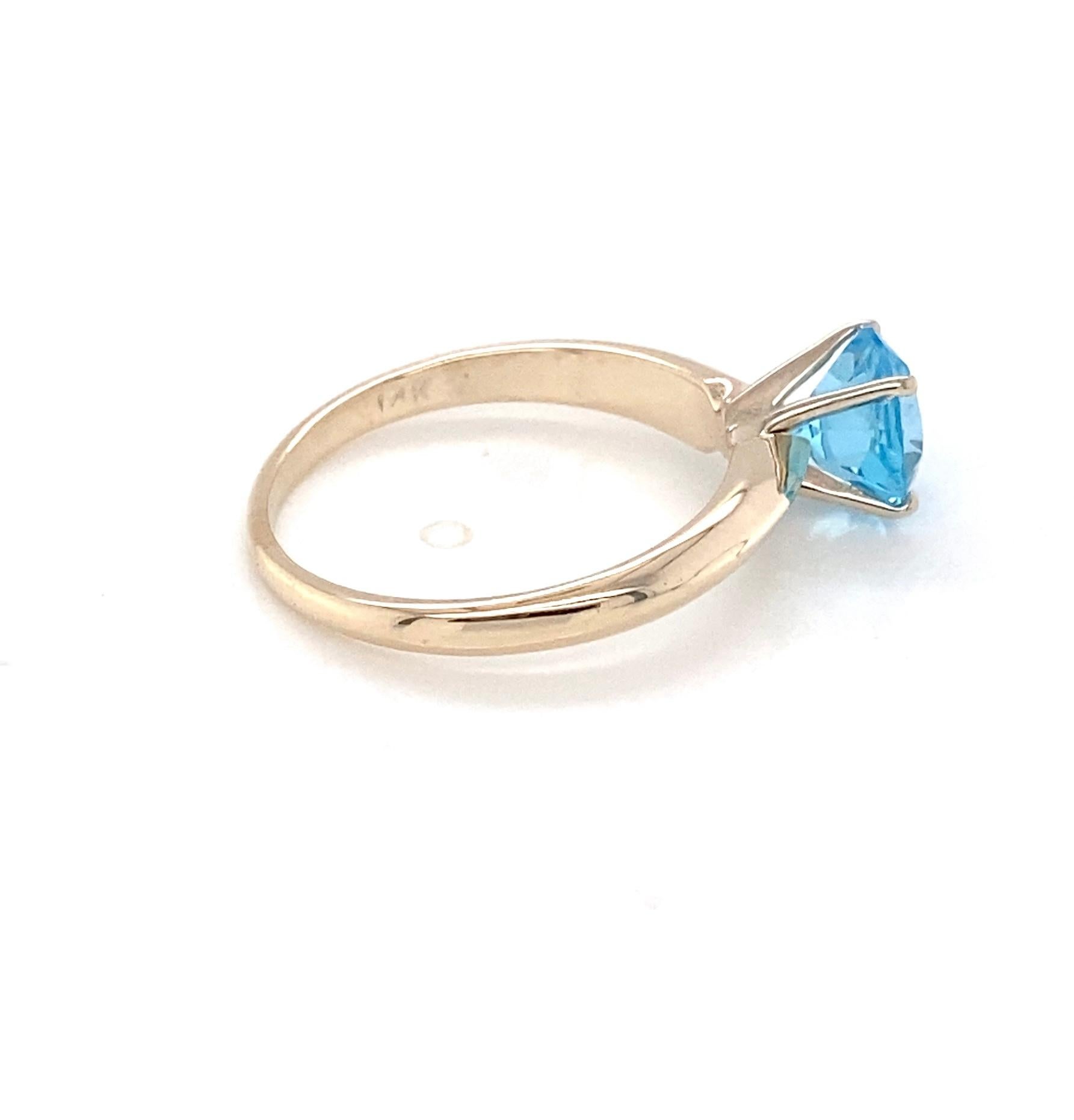Taglio rotondo Van Cleef & Arpels Anello vintage in oro giallo 14 carati con topazio blu svizzero in vendita