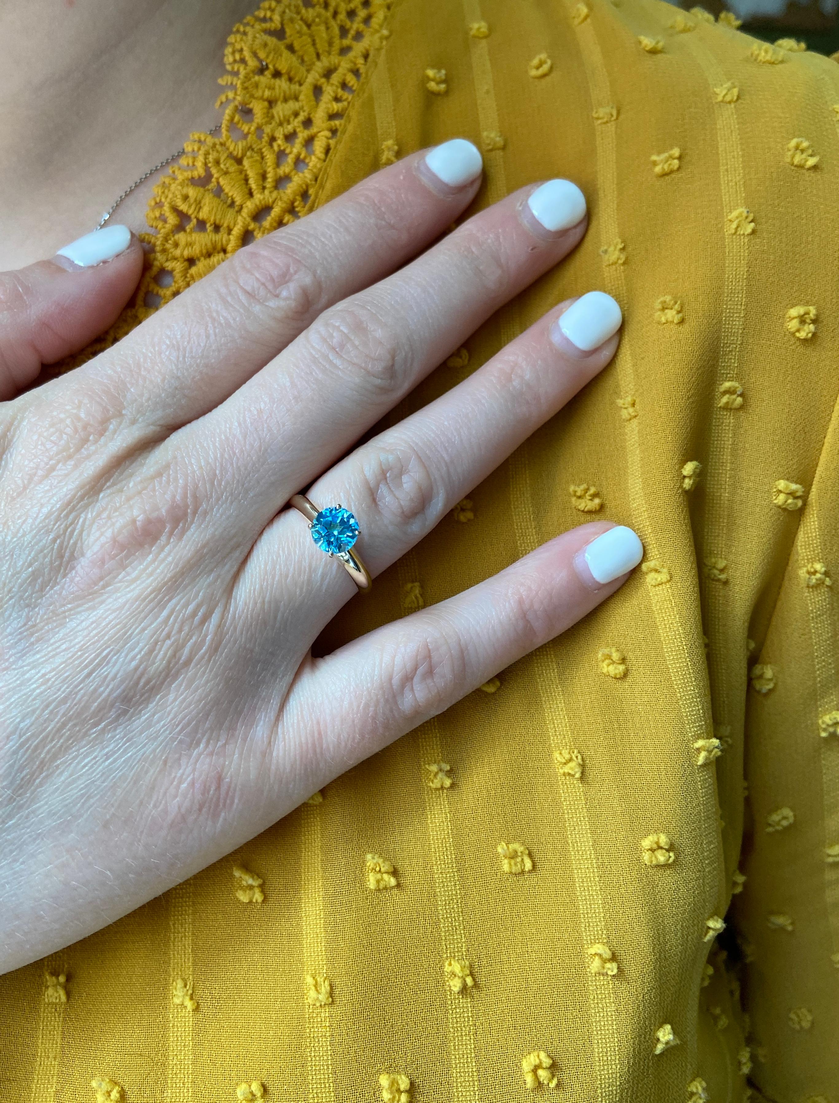 Van Cleef & Arpels Anello vintage in oro giallo 14 carati con topazio blu svizzero in vendita 8