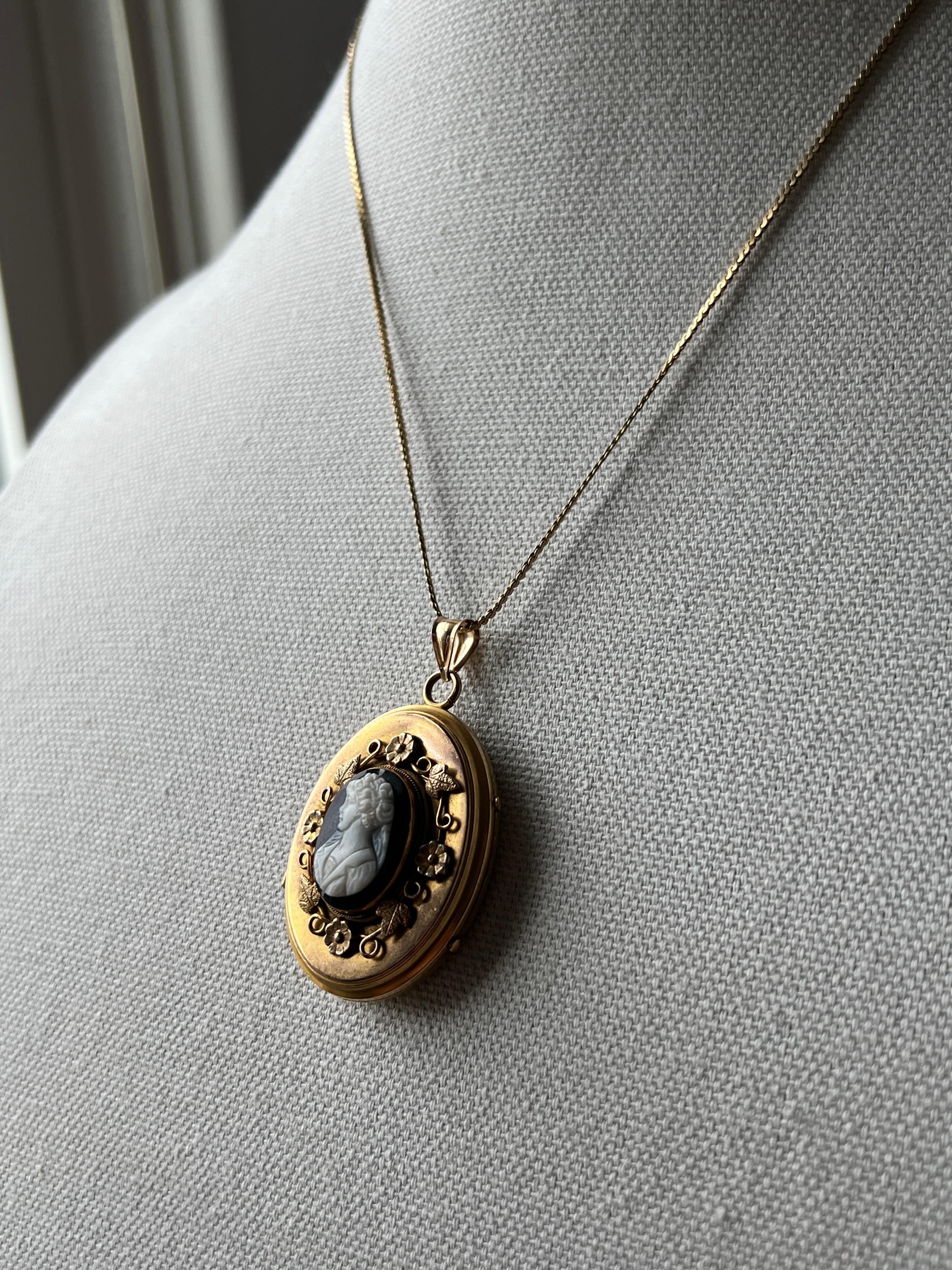 Ancienne camée en agate sculptée de style édouardien et  Médaillon en or jaune 10k/14k 1900s Bon état - En vente à Towson, MD