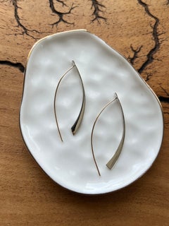 Betty Cooke – Ohrhänger aus Sterlingsilber und 14-karätigem Golddraht, Mid-Century-Stil