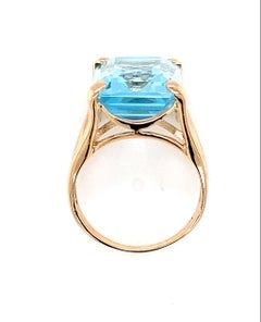 Vintage Retro 18.60 Carat Step-Cut Aquamarine Cocktail Ring in 14K Yellow Gold