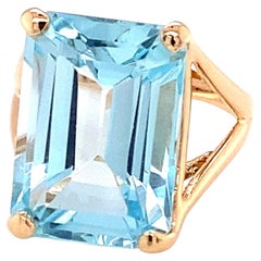Vintage Retro 18.60 Carat Step-Cut Aquamarine Cocktail Ring in 14K Yellow Gold