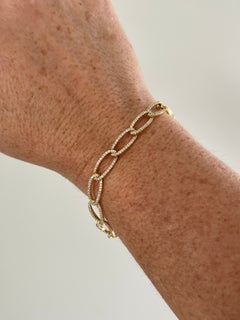 Contemporary 18K Yellow Gold 2.14tcw Diamond Interlocking Oval Link Bracelet