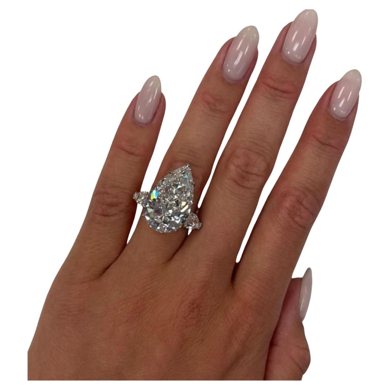 Exceptional Flawless GIA Certified 18 Carat Pear Cut Diamond Ring For Sale  at 1stDibs