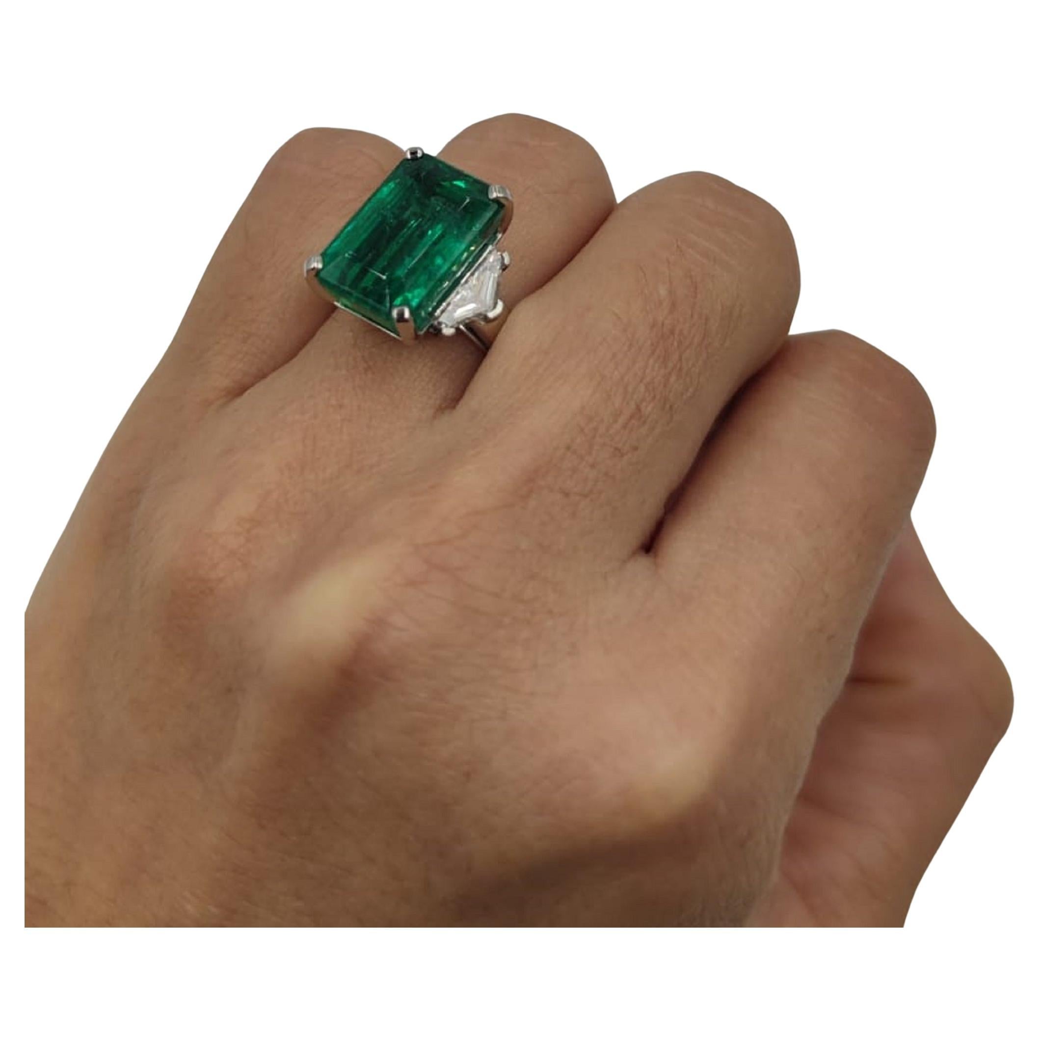 Gubelin Certified 9.41 Carat Green Emerald Diamond Solitaire Platinum Ring For Sale