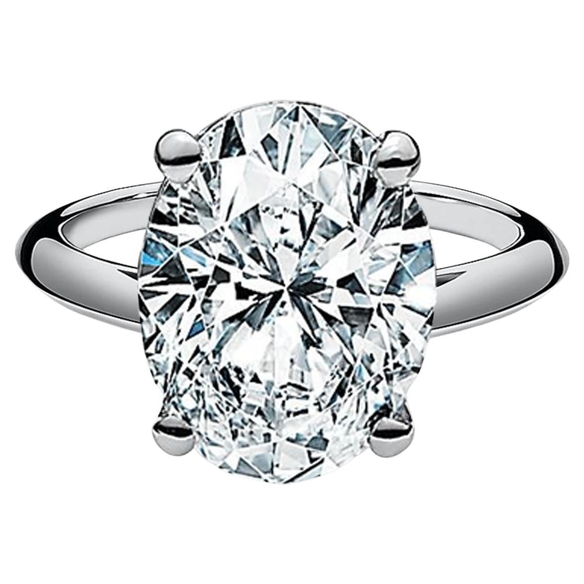 Bague de fiançailles Tiffany & Co. 5,01 ct Platinum Oval Cut Diamond Solitaire Engagement Ring. 



La bague pèse 7 grammes, taille 6, le centre est un diamant taille ovale pesant 5.01 ct, couleur F, pureté VS1. La pierre centrale présente une