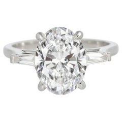 Anello con diamante ovale baguette certificato GIA da 3 carati Made in Italy