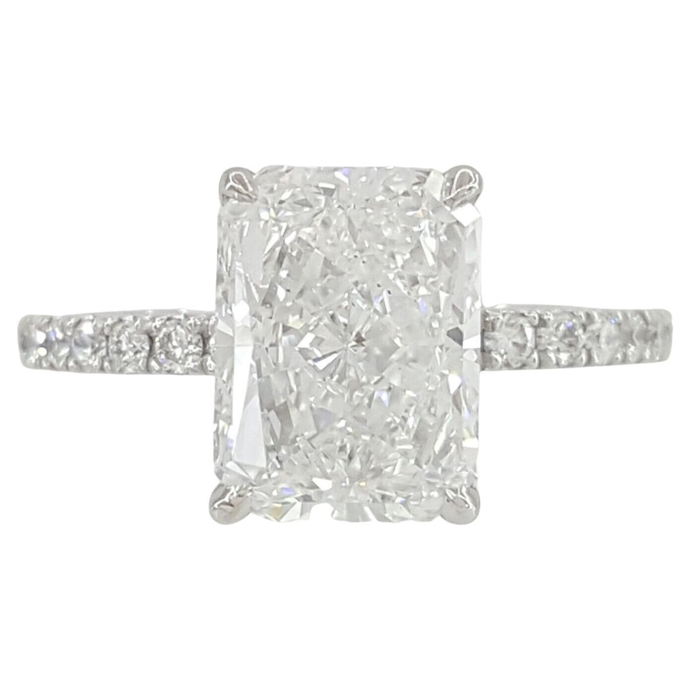 Bague de fiançailles en platine à diamant rectangulaire taille radiant GIA de 3,51 ct de poids total en vente