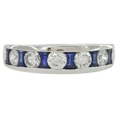 18 Karat Weißgold Ehering / Ring mit Diamant im Rundschliff und blauem Saphir