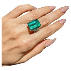 Retro GUBELIN Certified 9.41 Carat Green Emerald Diamond Solitaire Platinum Ring