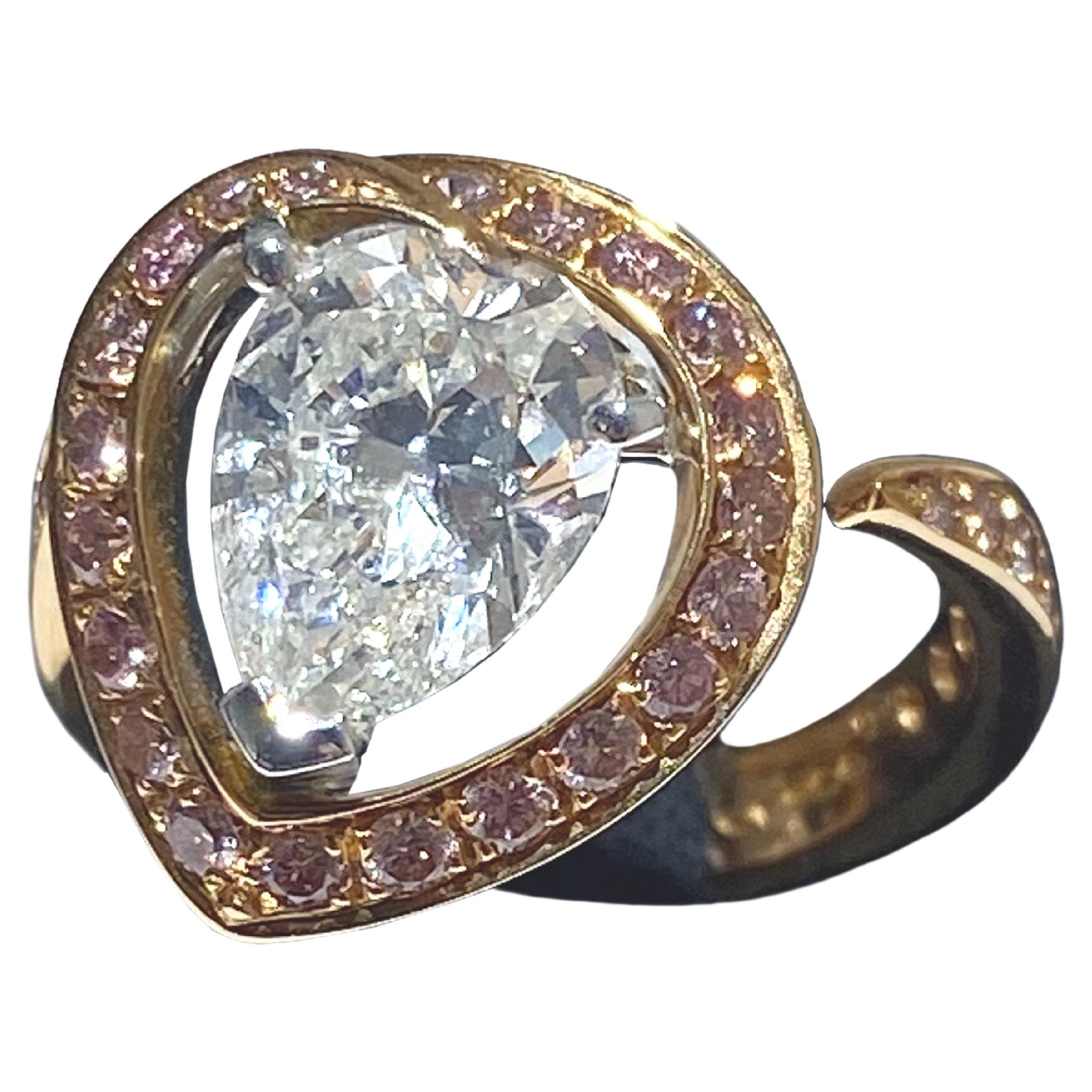 SCAVIA Pear Cut Diamond And Fancy Pink Diamonds Pavè Ring In New Condition For Sale In Rome, IT