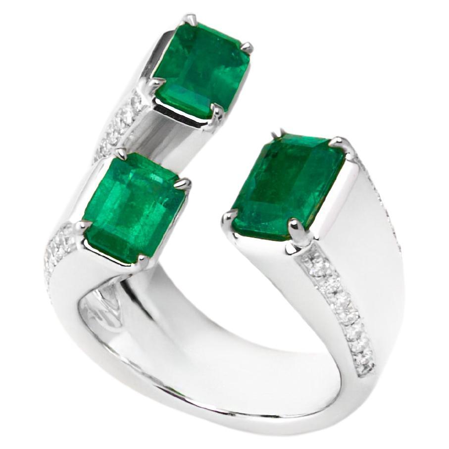 SCAVIA Green Emerald Rectangular Step Cut And Diamonds Pavè 18K White Gold Ring For Sale