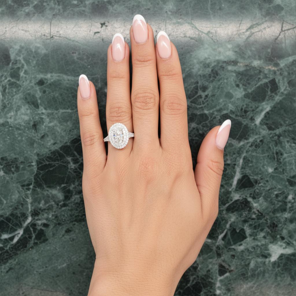 Contemporaneo Anello d'oro di fidanzamento con diamante ovale certificato GIA da 1,50 carati F VS1 a doppio anello in vendita