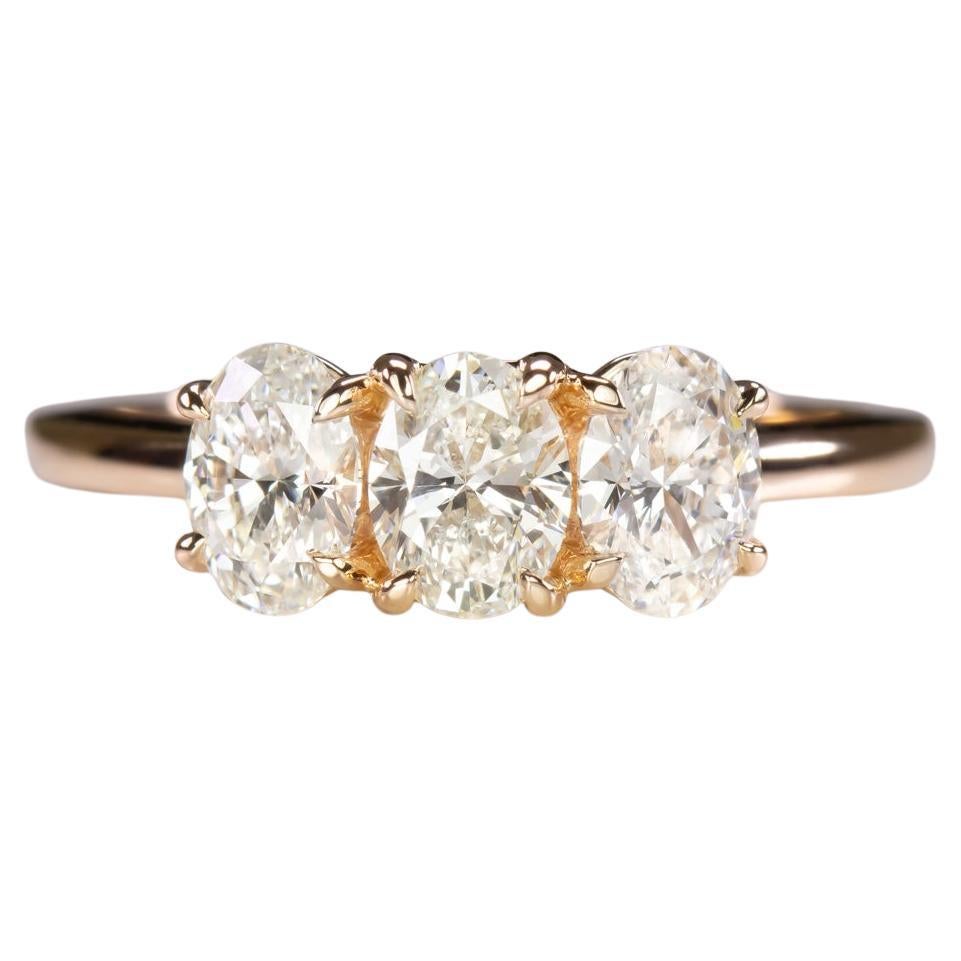 1,20 Karat Ovaler Diamant 14K Roségold Trilogy-Ring