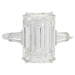 HARRY WINSTON Anillo de diamantes talla esmeralda de grado de inversión color D
