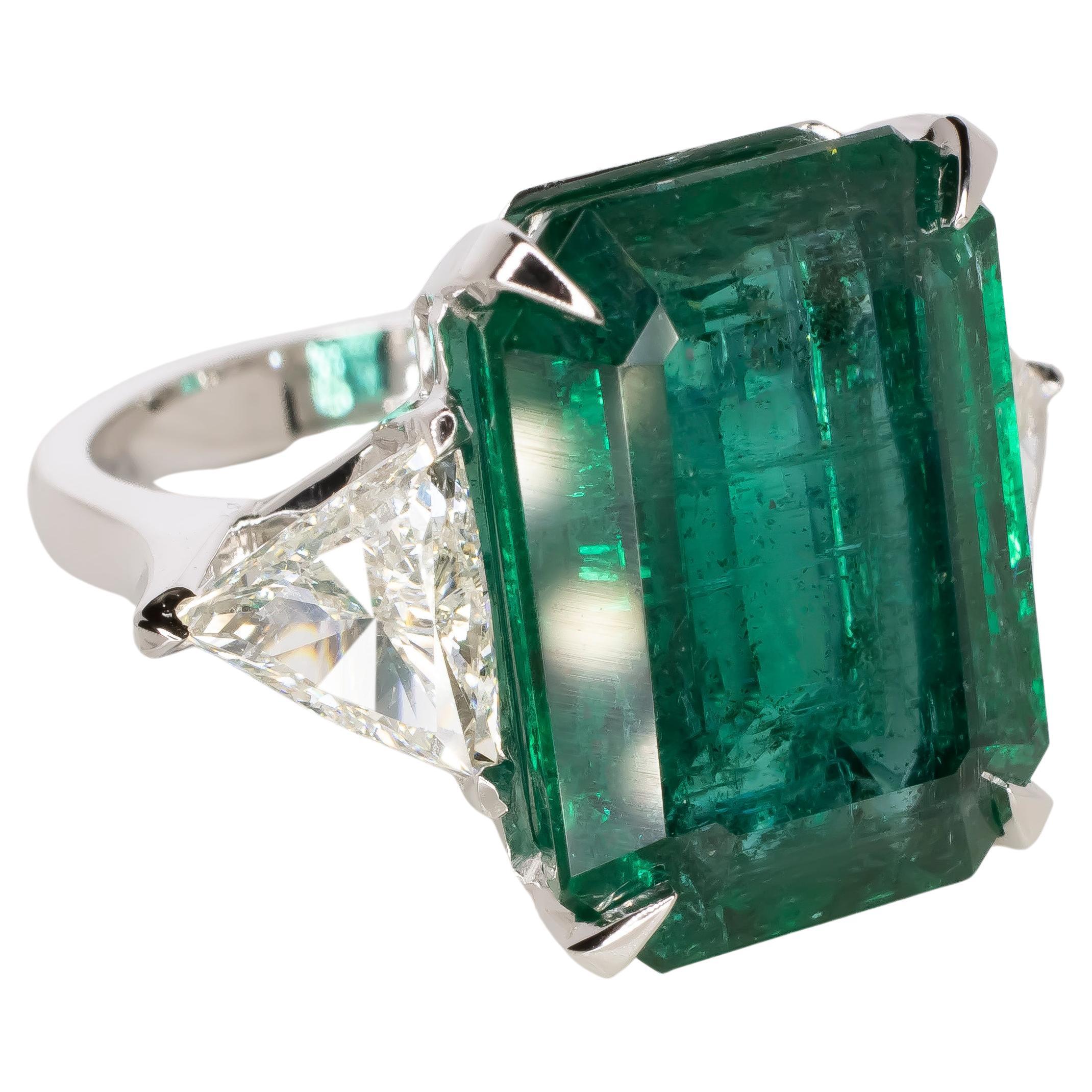 GIA Certified 16.93 Carat MINOR OIL Green Emerald Diamond 18K White Gold Ring For Sale