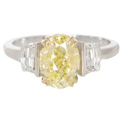 Diamante amarillo fantasía de corte ovalado de 2 quilates certificado por GIA  Anillo de oro blanco y amarillo