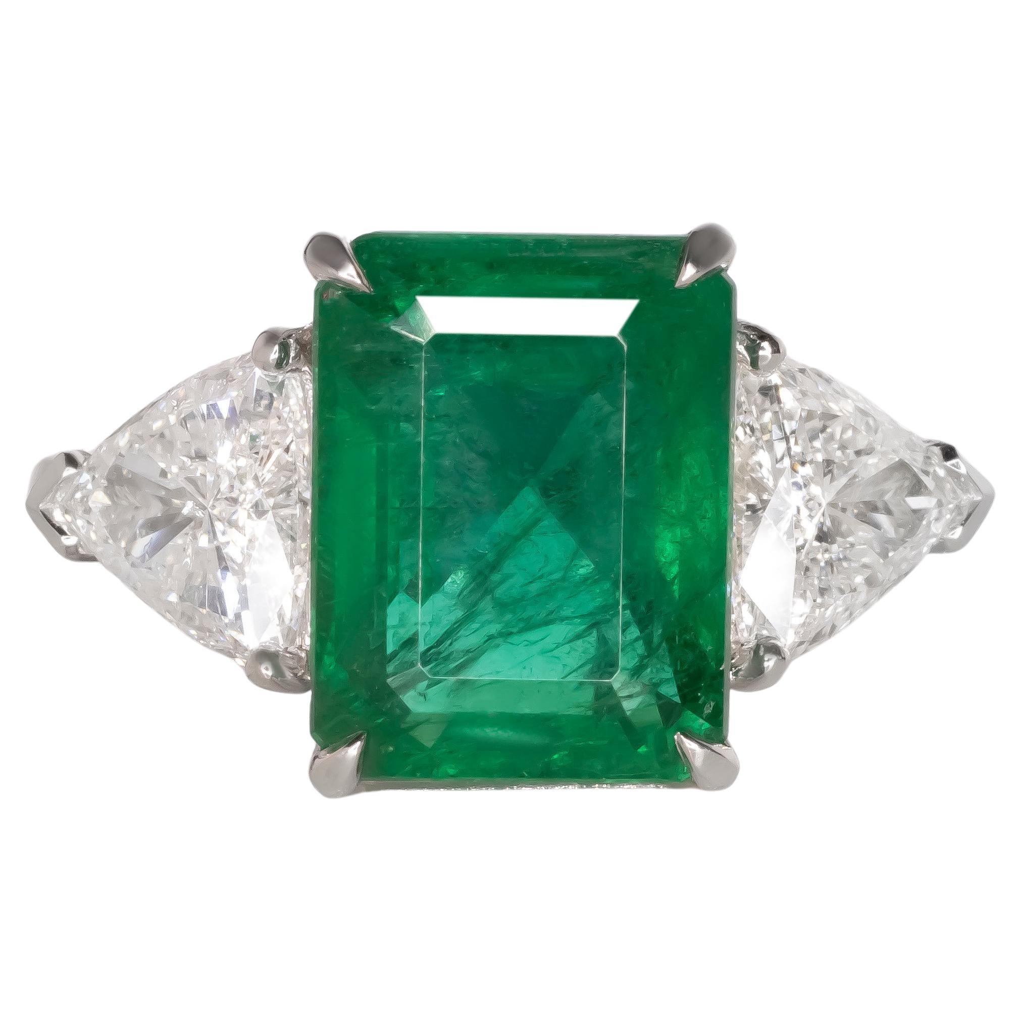 GRS Certified 6.71 Carats VIVID Green MINOR OIL Emerald Diamond Platinum Ring For Sale