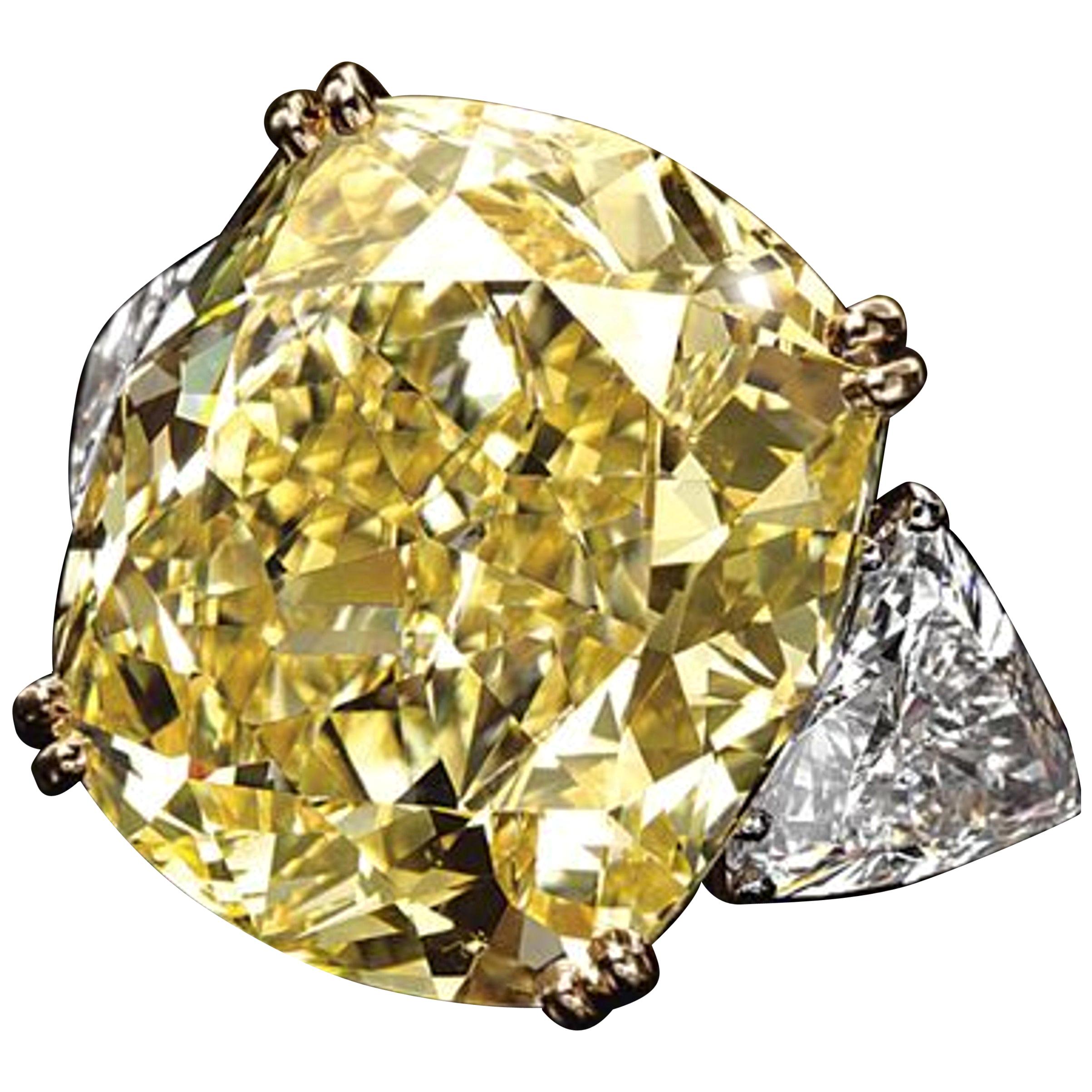 Anillo de diamantes talla cojín amarillo fantasía con trillón de 5.76 quilates certificado por el GIA