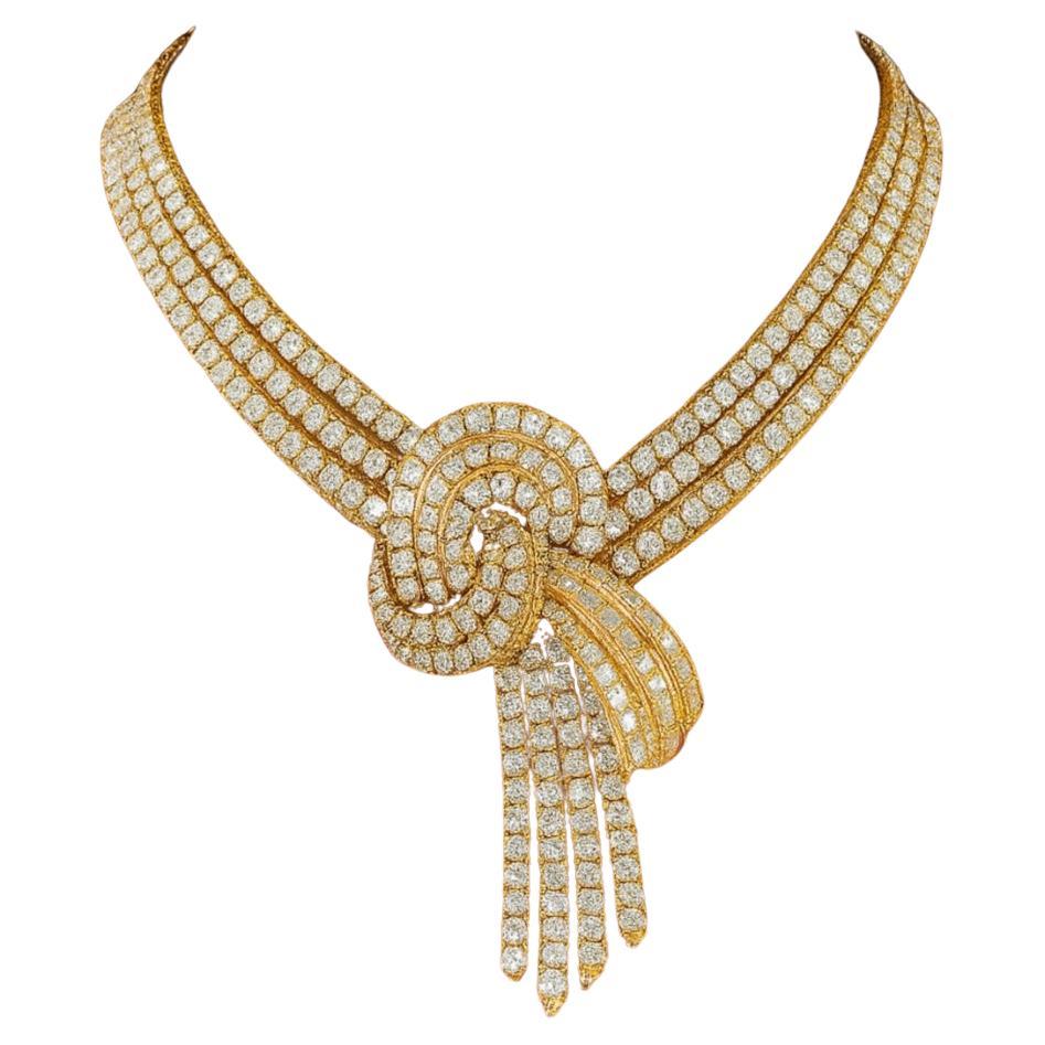 Magnificent 1950s Estate Diamond Necklace
A true treasure from a golden era of glamour.

This spectacular estate necklace, crafted in the 1950s, is a bold statement of timeless elegance and sophistication. Meticulously made in 18K yellow gold, it