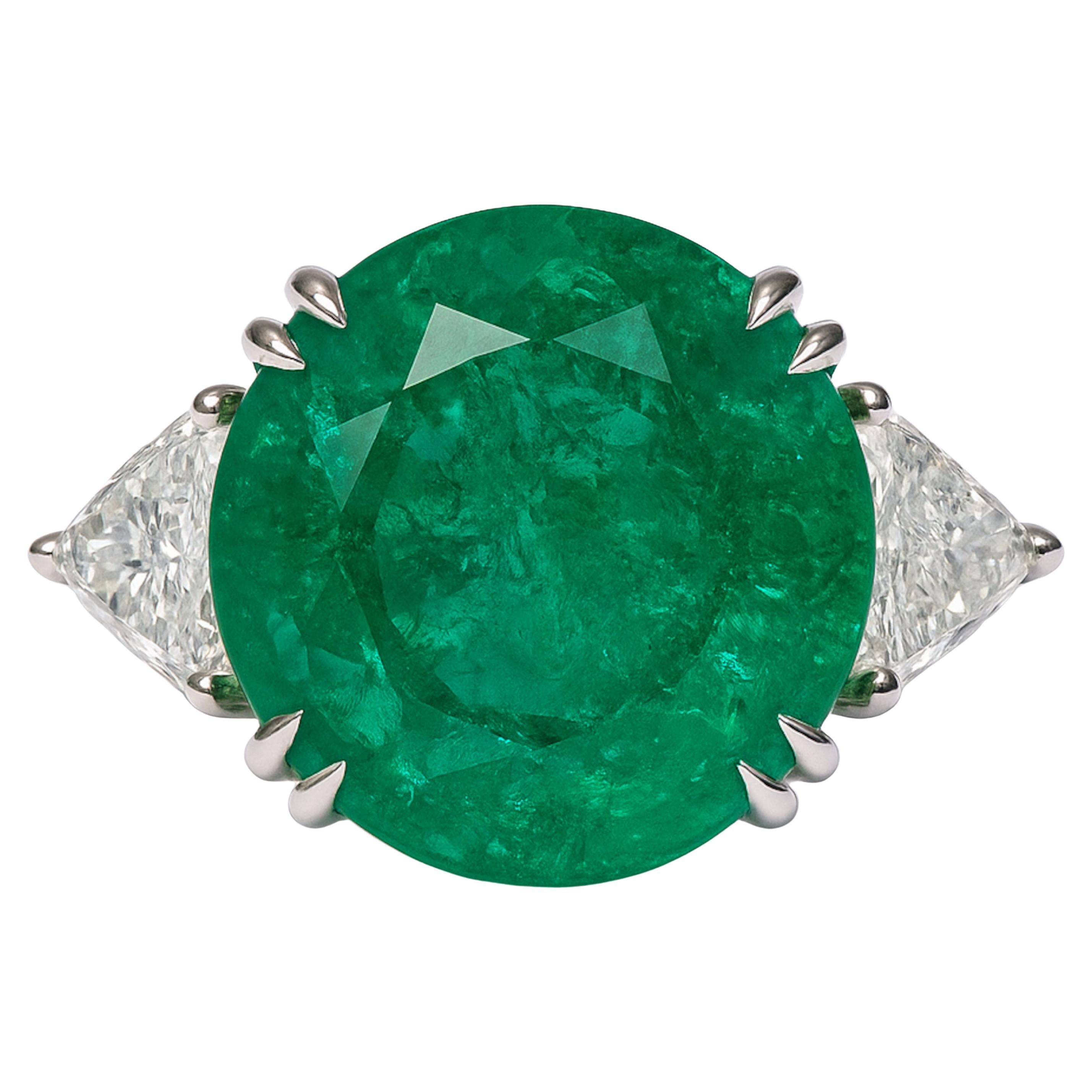 C. Anillo de diamante esmeralda colombiano certificado Dunaigre de 6,84 quilates