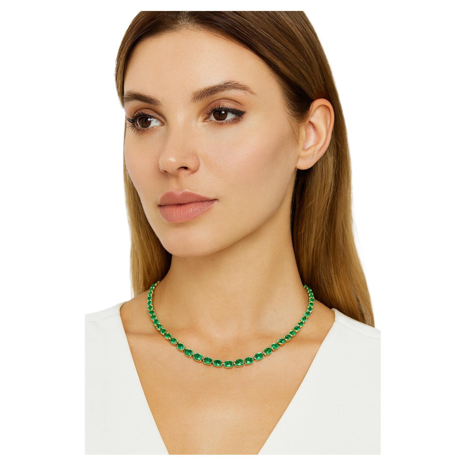 Collier de tennis en émeraude colombienne de 23 carats  Fabriqué en or jaune massif 18K