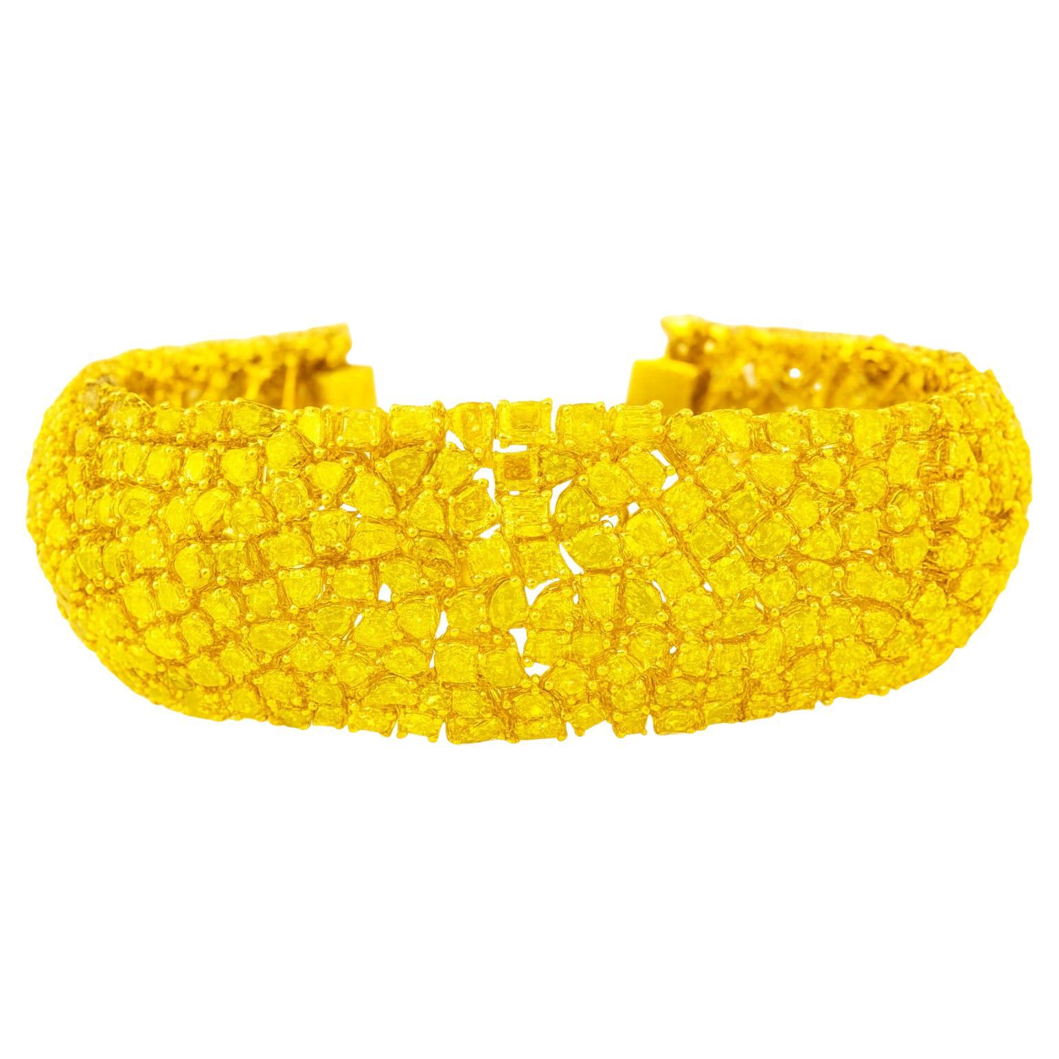 Bracciale a grappolo di diamanti giallo canarino fine e naturale, a forma multipla in vendita