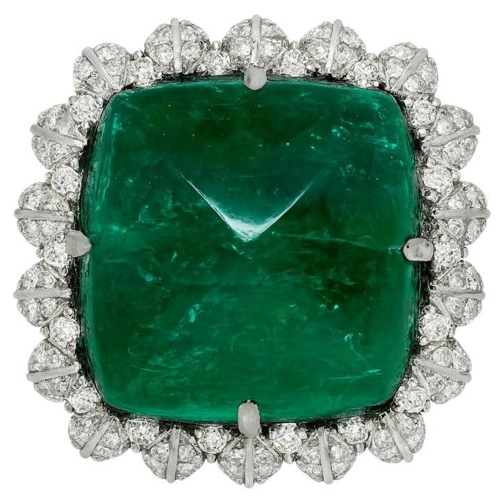 GIA zertifiziert 17 Karat Sugarloaf Smaragd und Diamant-Cocktail-Ring in 18KT