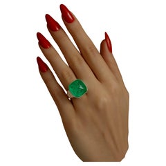 24 Carats Gorgeous 18K White Gold Colombian Emerald and Diamond Ring